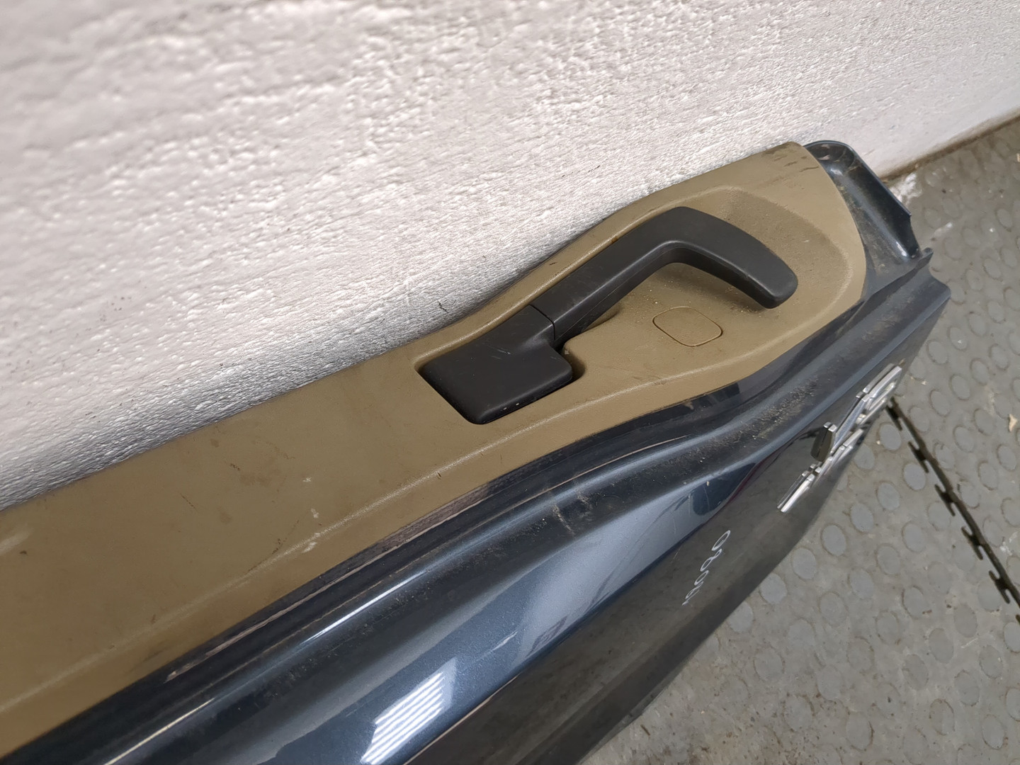 Дверь багажника нижняя (борт)