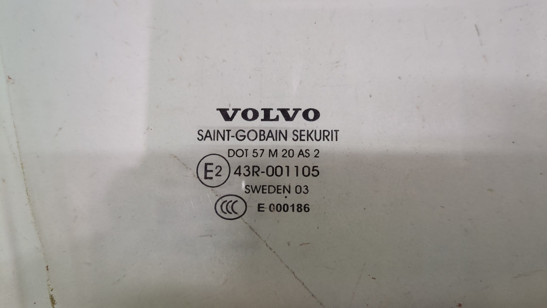 Стекло двери передней правой