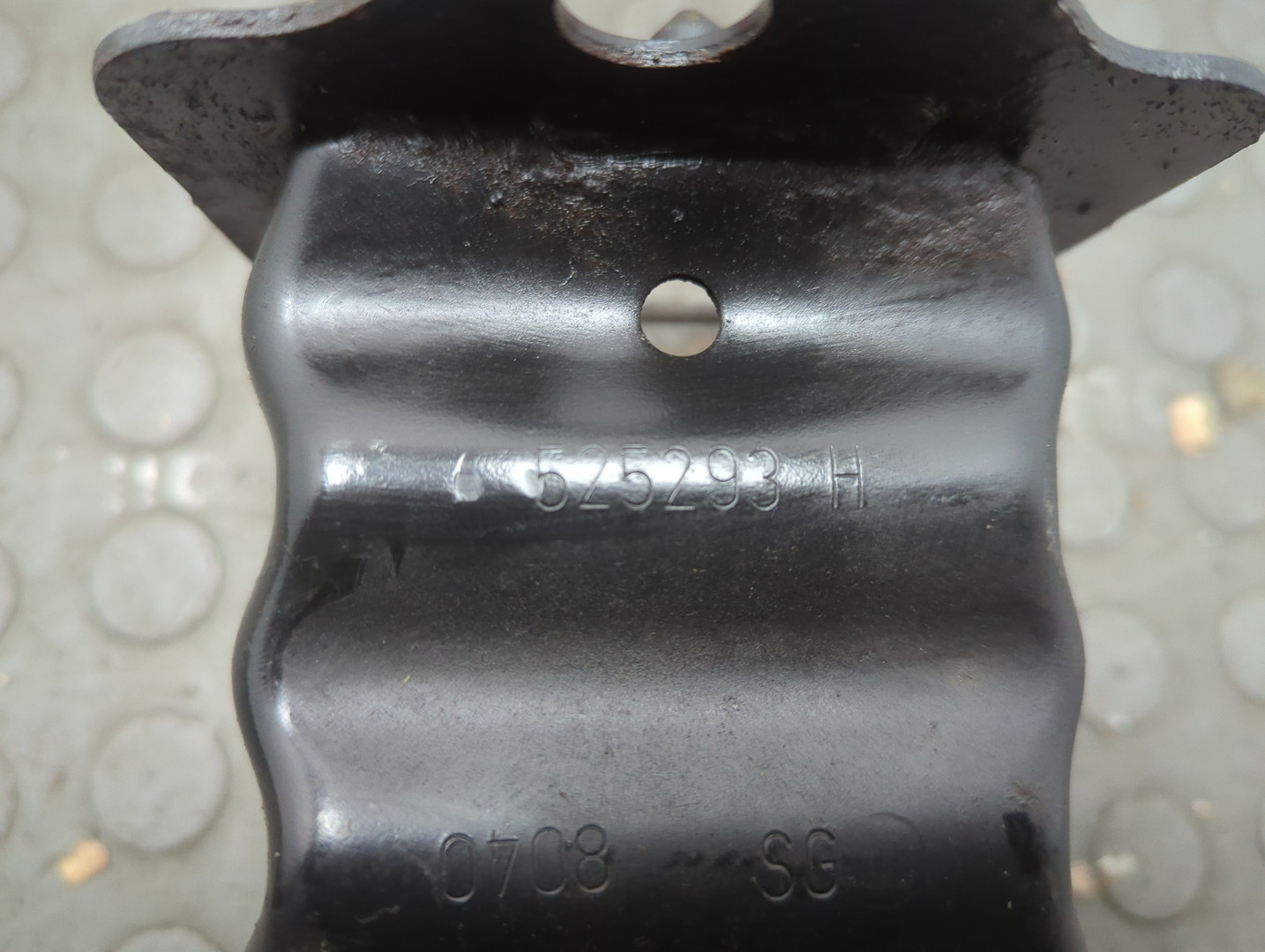 Усилитель переднего бампера