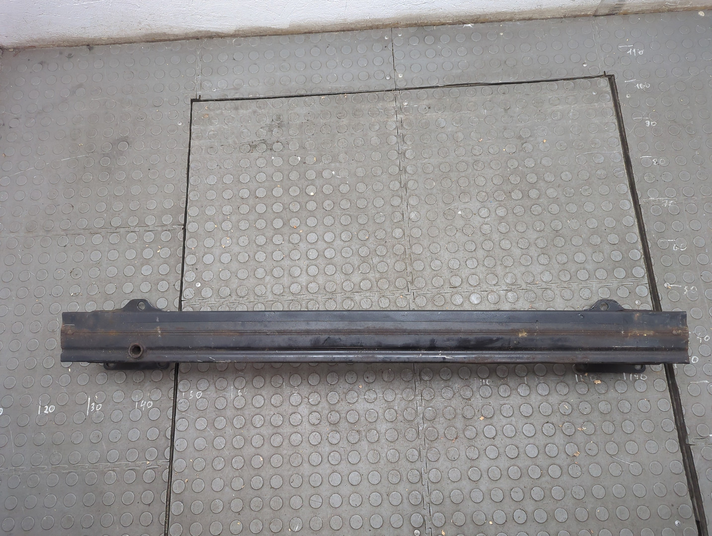 Усилитель переднего бампера