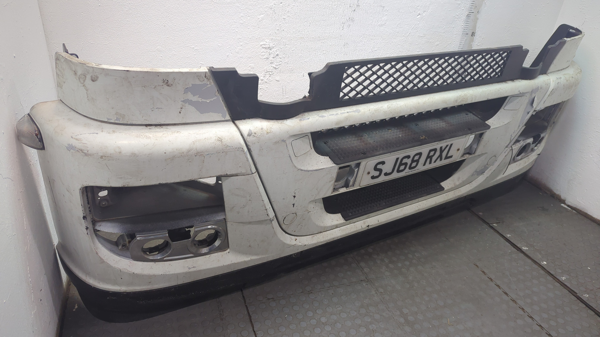 Бампер передний