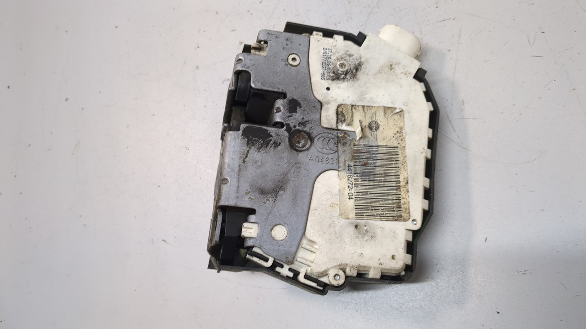 Замок двери передней правой