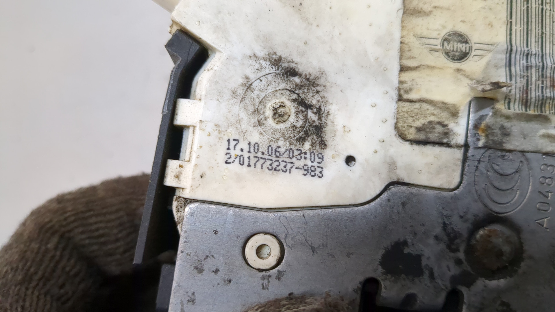 Замок двери передней правой