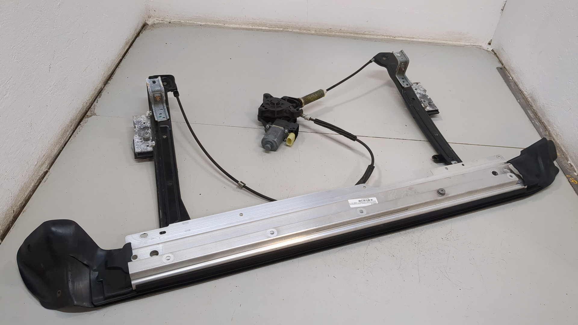 Стеклоподъемник электр. передний правый