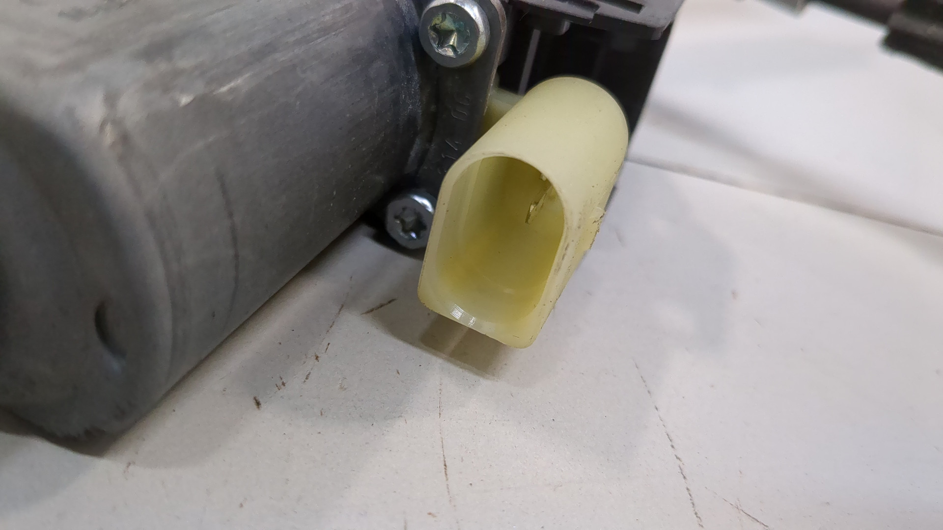 Стеклоподъемник электр. передний правый