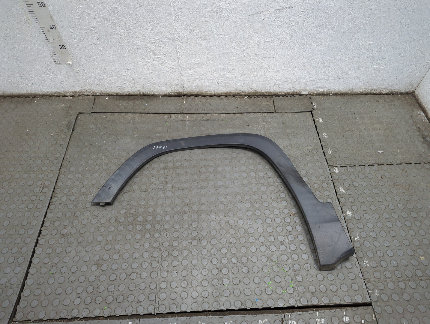 Накладка переднего крыла левого