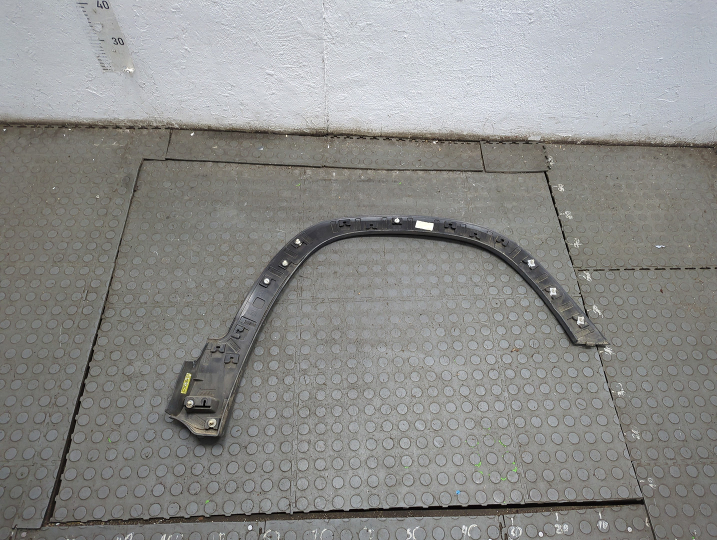 Накладка переднего крыла левого