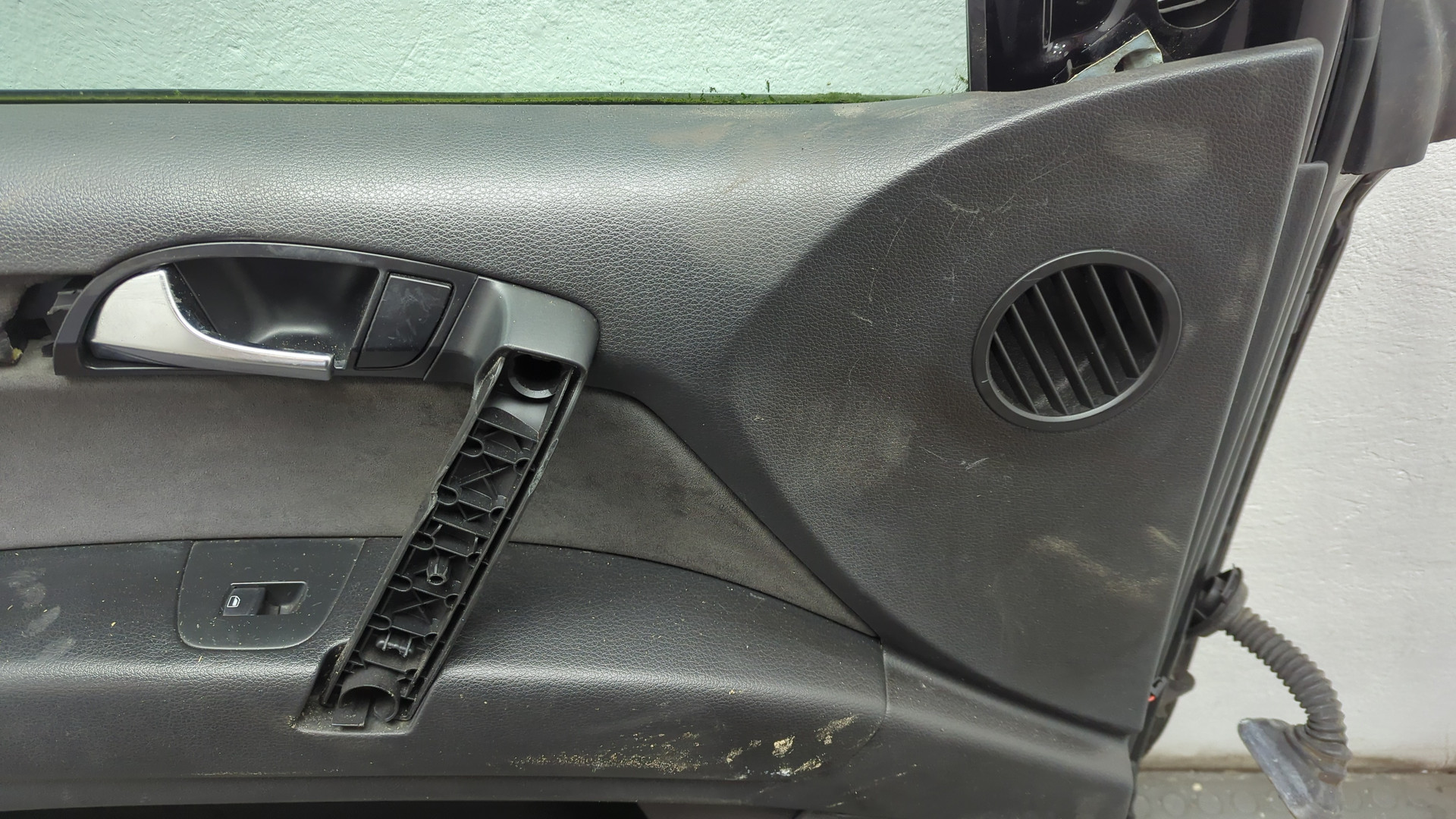 Дверь передняя левая