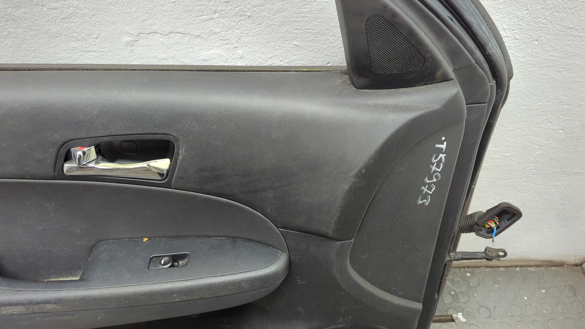 Дверь передняя левая