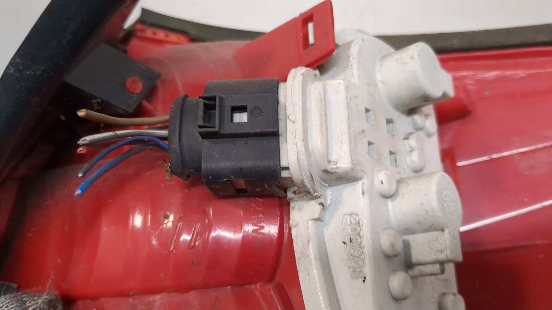 Фонарь задний левый