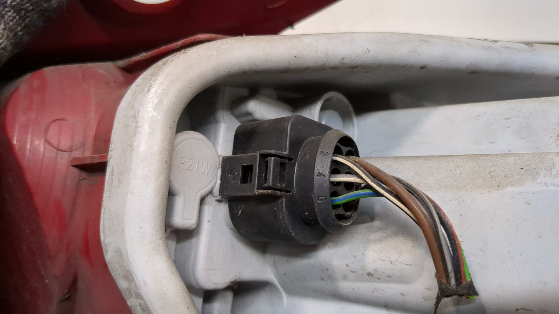 Фонарь задний левый