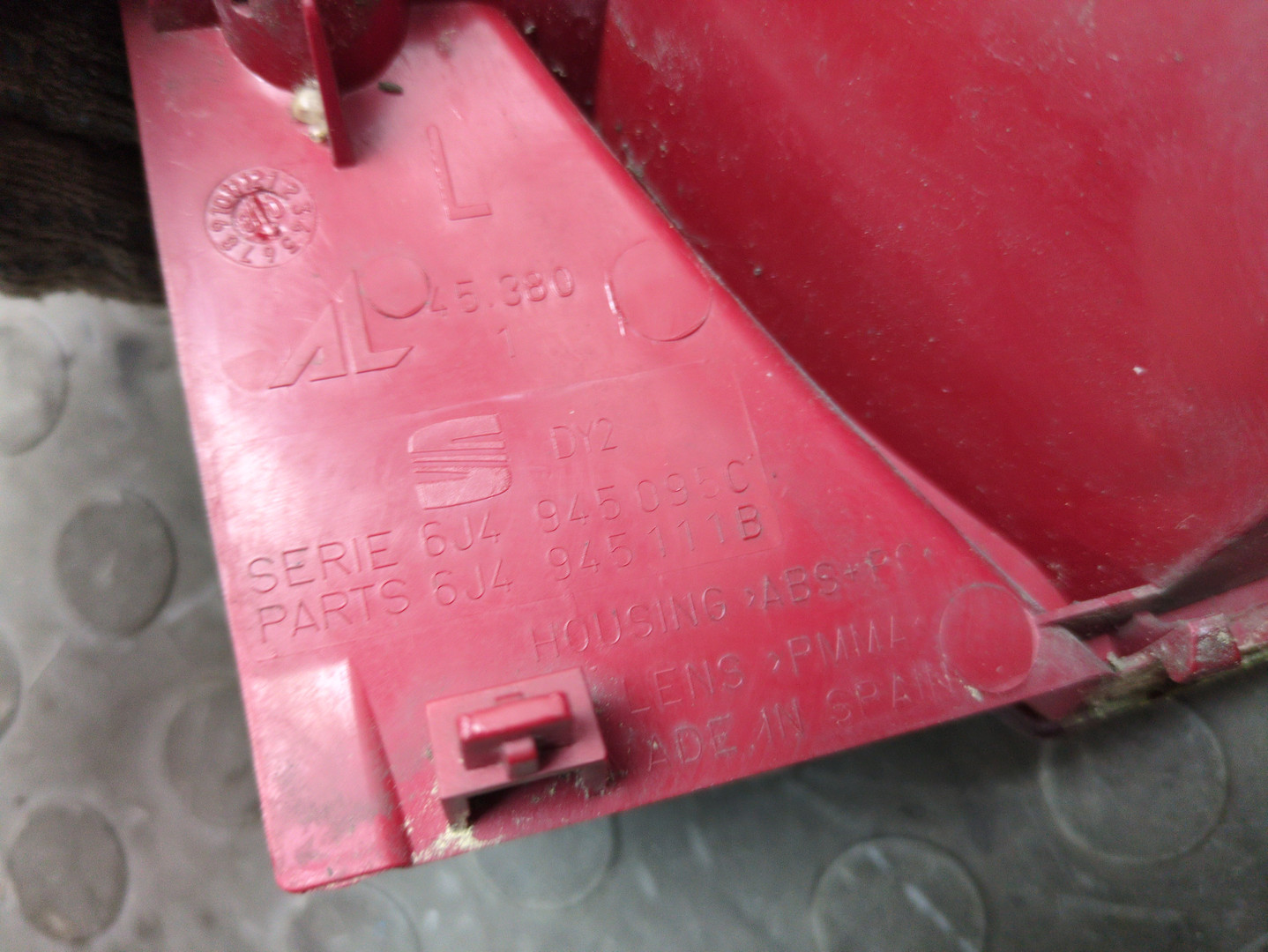 Фонарь задний левый