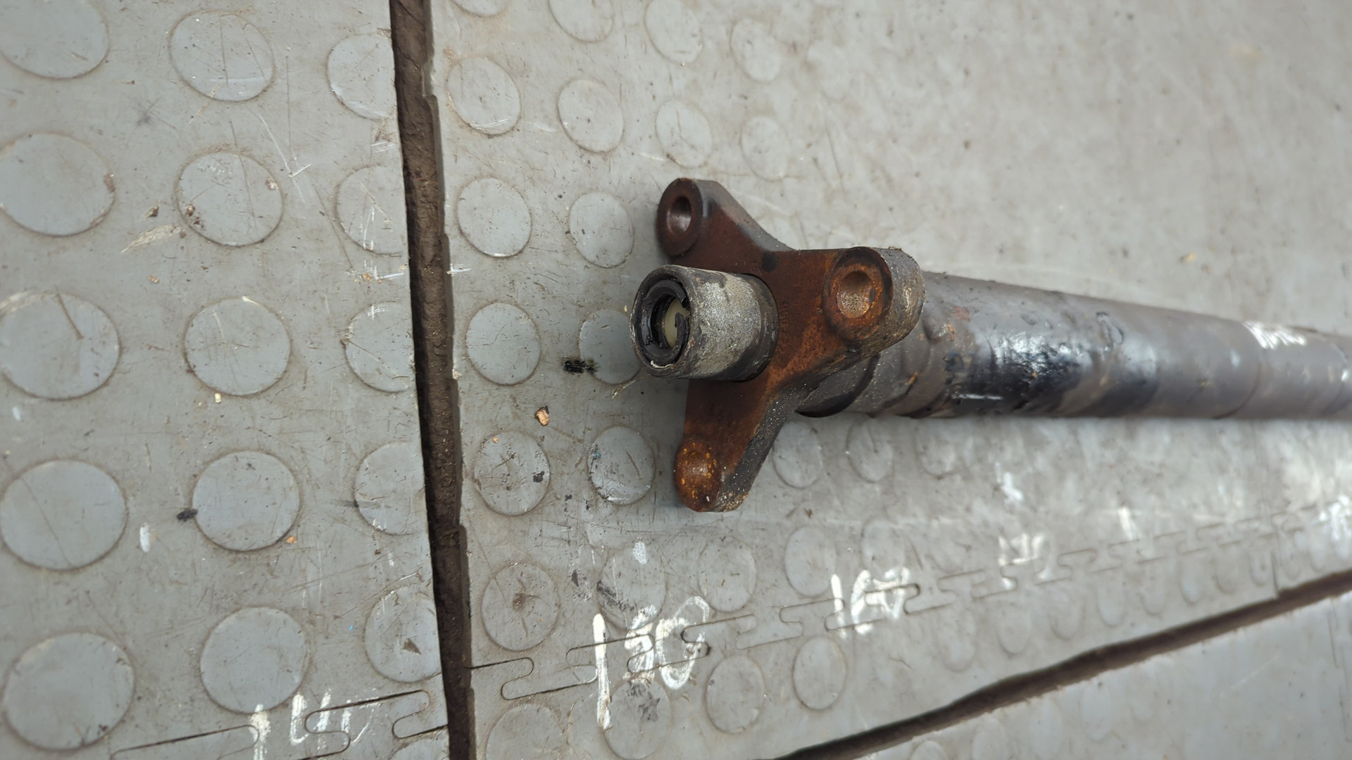 Вал карданный задний