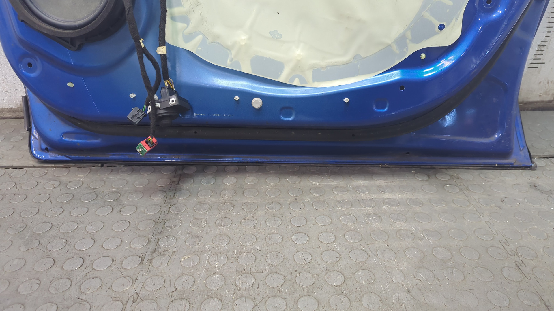 Дверь передняя правая