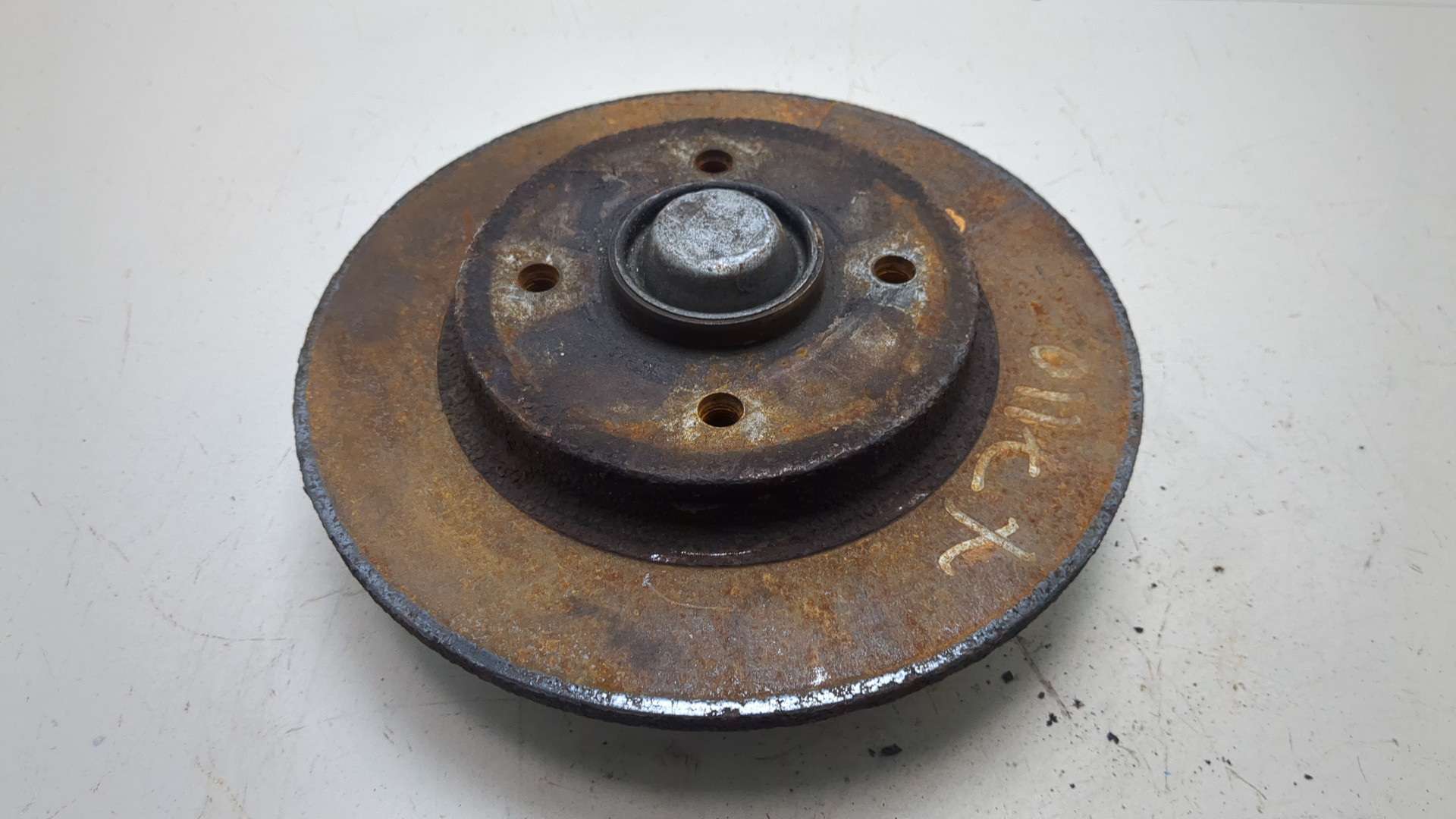 Кулак поворотный задний правый