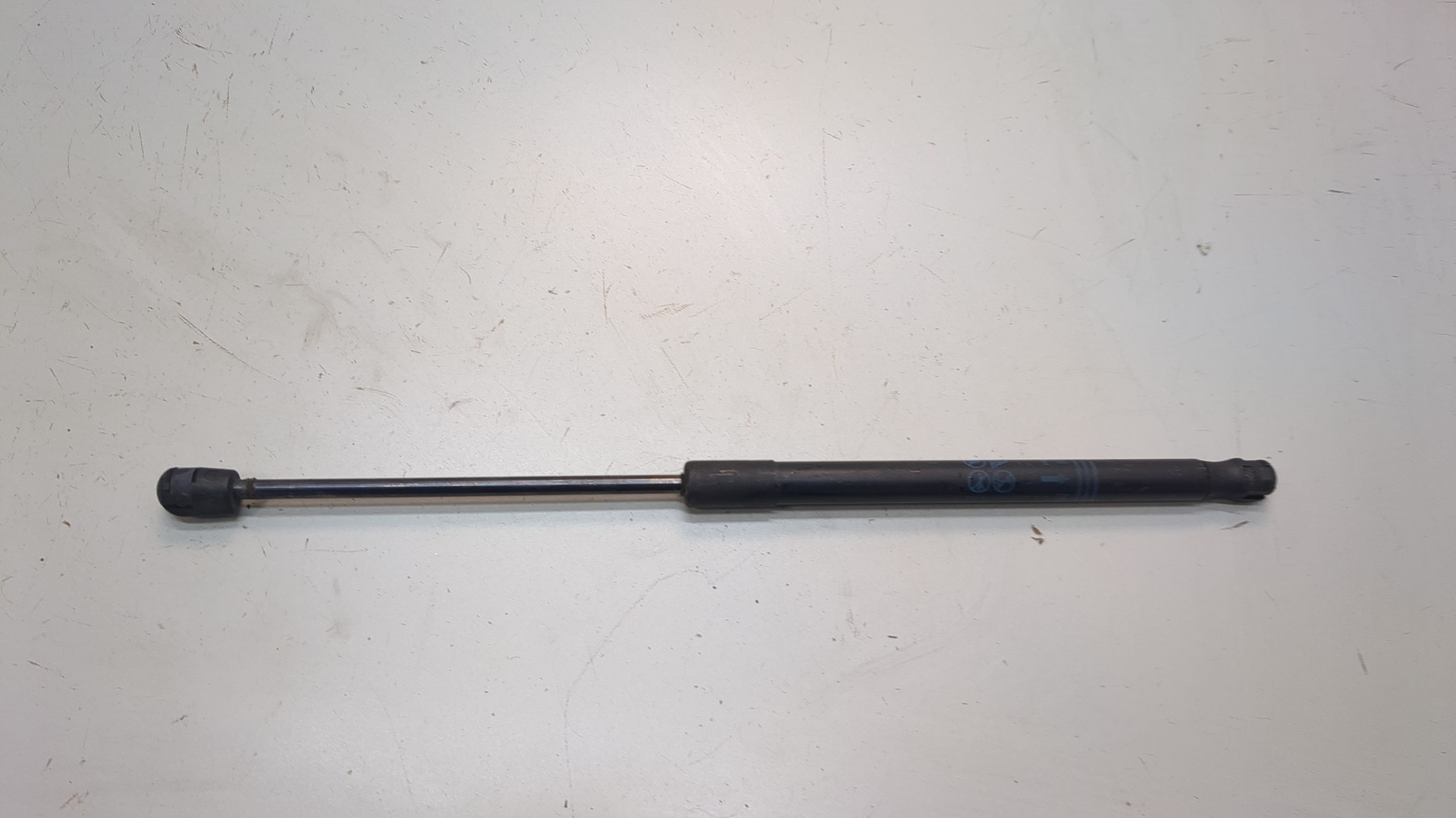 Амортизатор капота