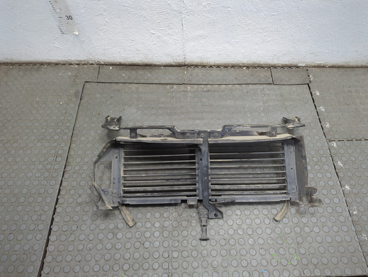 Жалюзи (воздуховод) бампера переднего