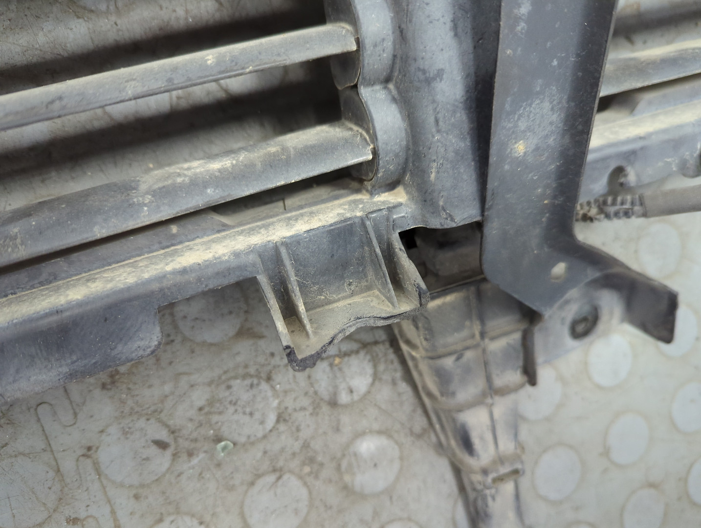 Жалюзи (воздуховод) бампера переднего