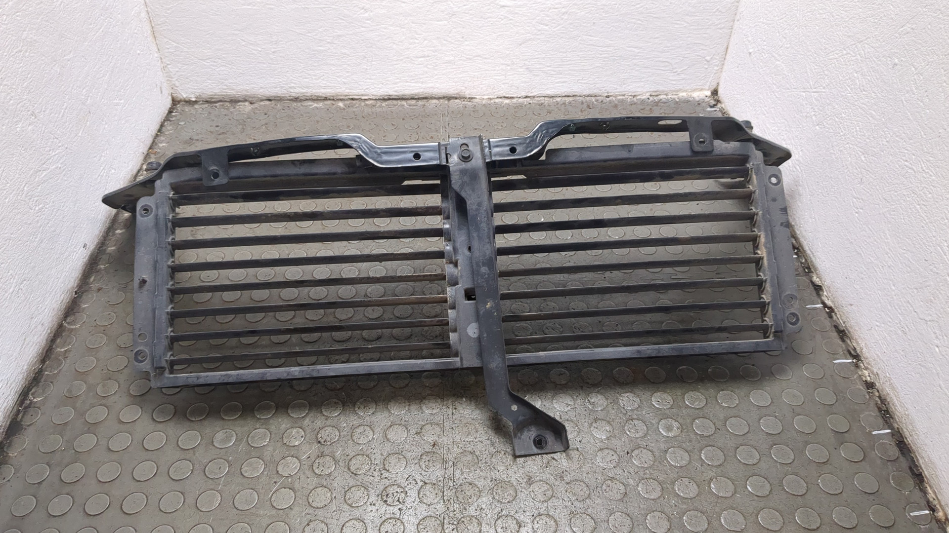 Жалюзи (воздуховод) бампера переднего