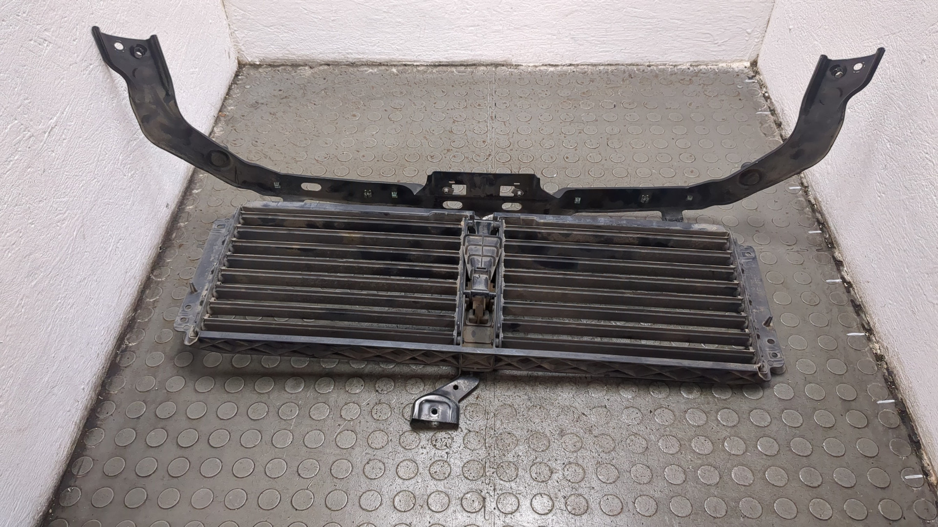 Жалюзи (воздуховод) бампера переднего