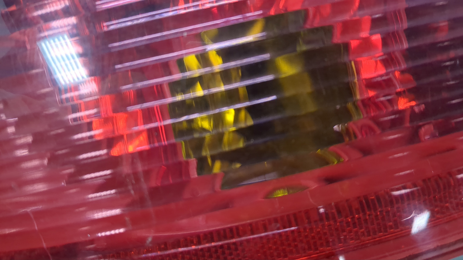 Фонарь задний левый