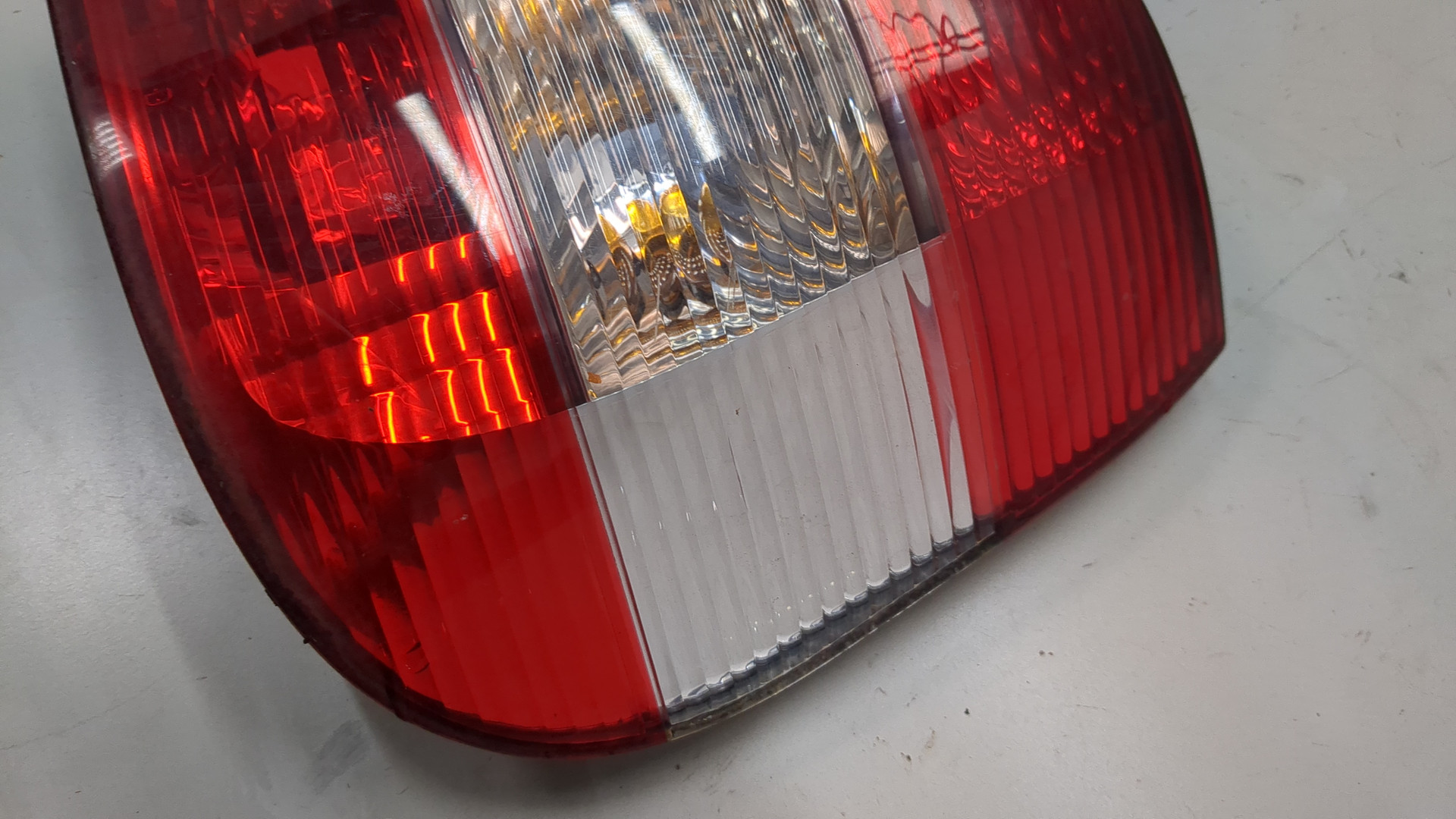 Фонарь задний правый