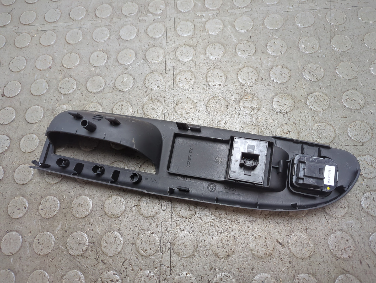 Кнопка стеклоподъемника