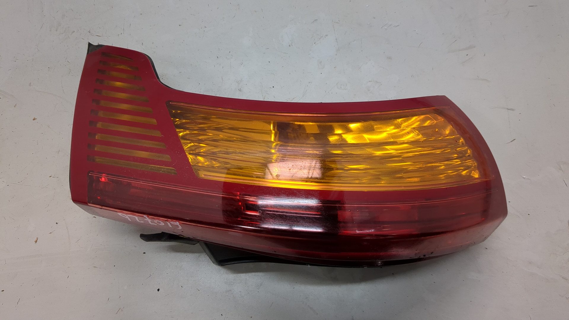 Фонарь задний правый