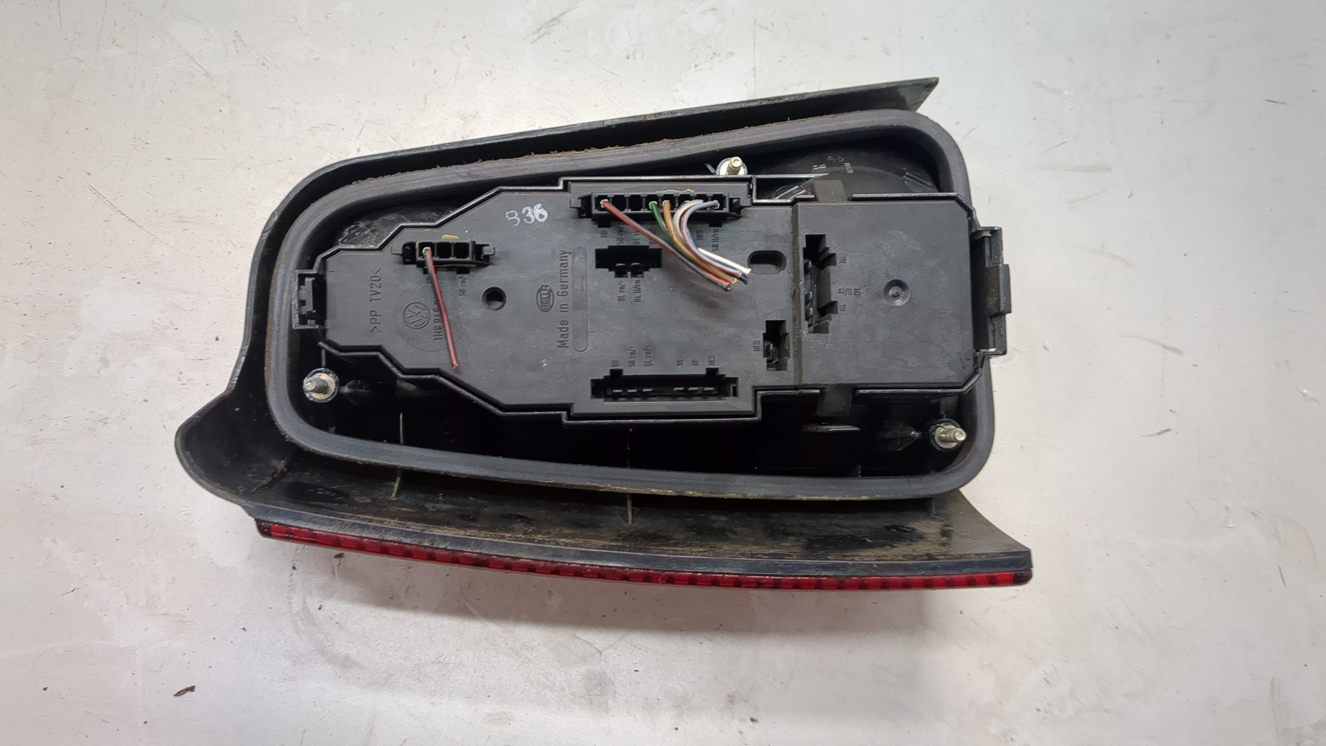 Фонарь задний правый