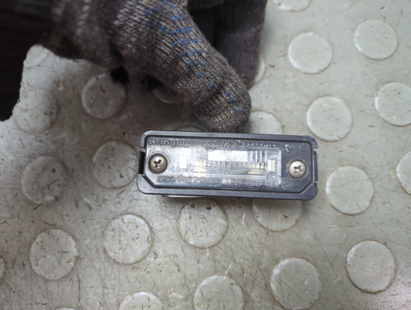 Фонарь подсветки номера