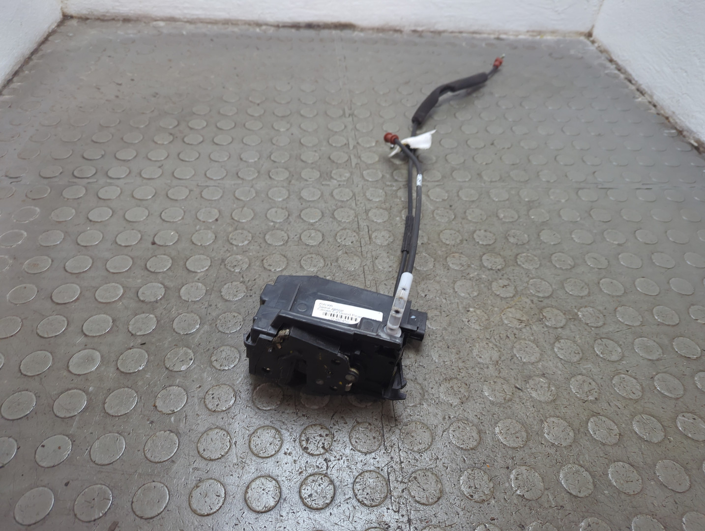 Замок двери задней правой