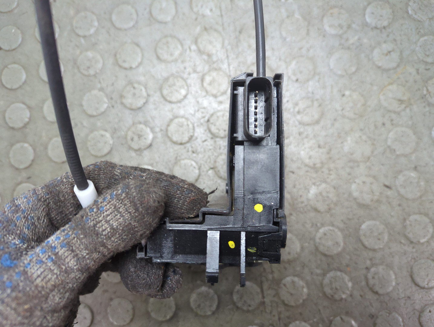 Замок двери задней правой