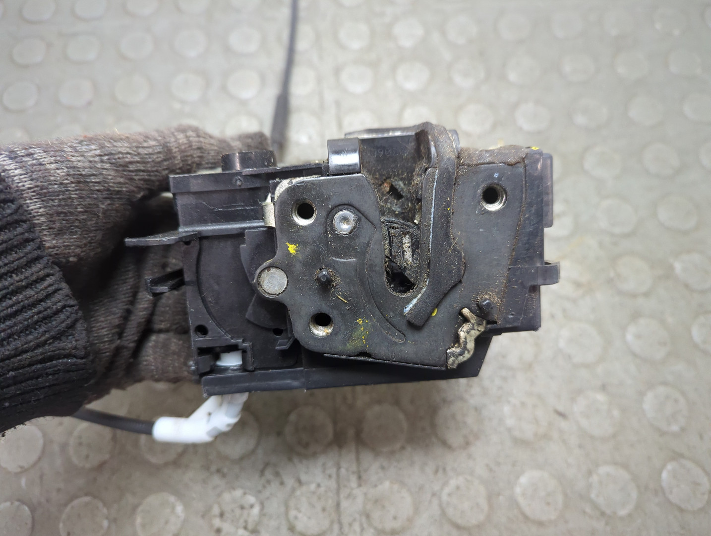 Замок двери задней правой