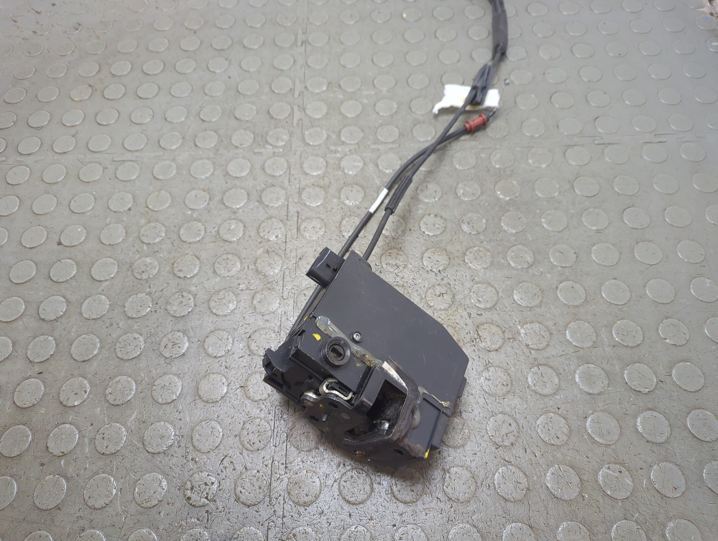 Замок двери задней правой