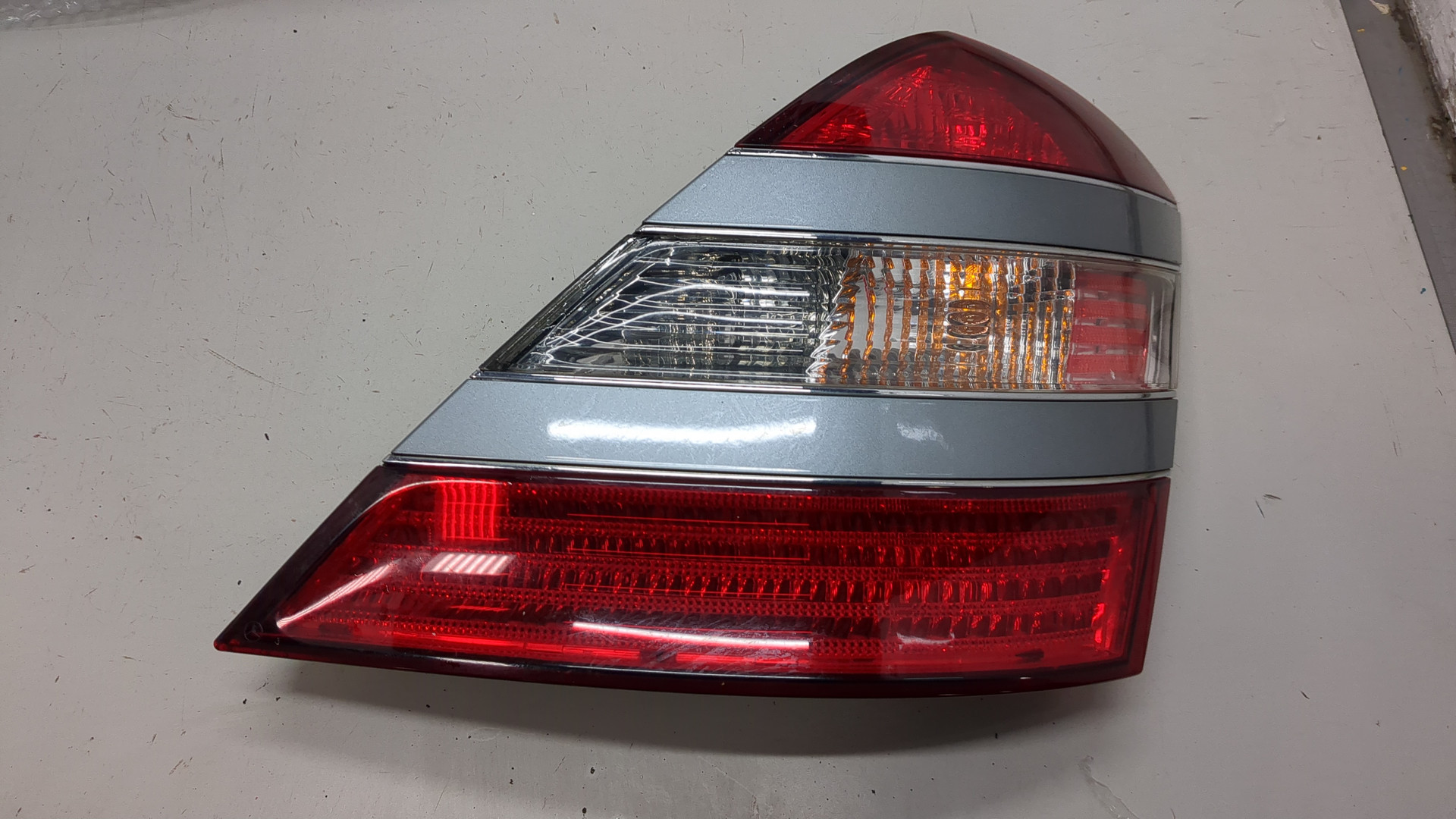 Фонарь задний правый