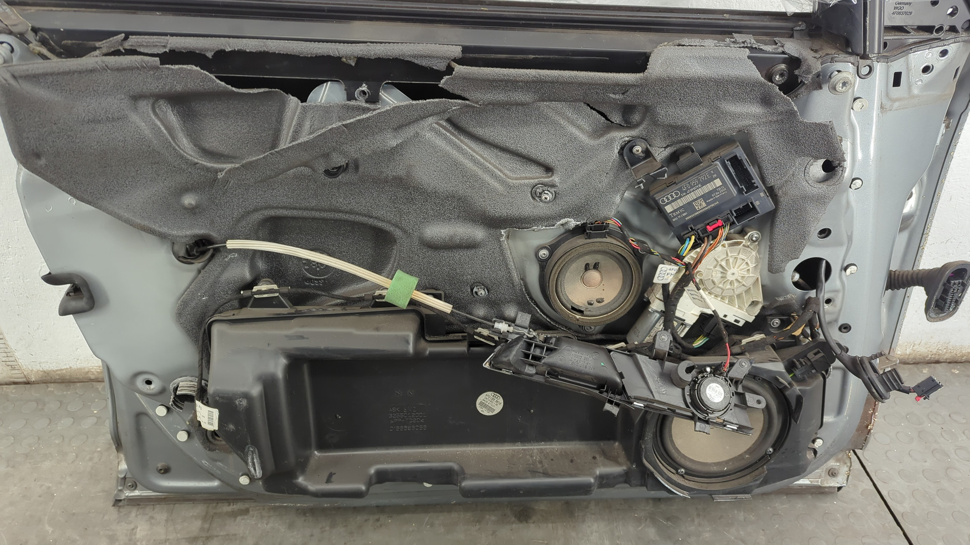 Дверь передняя левая