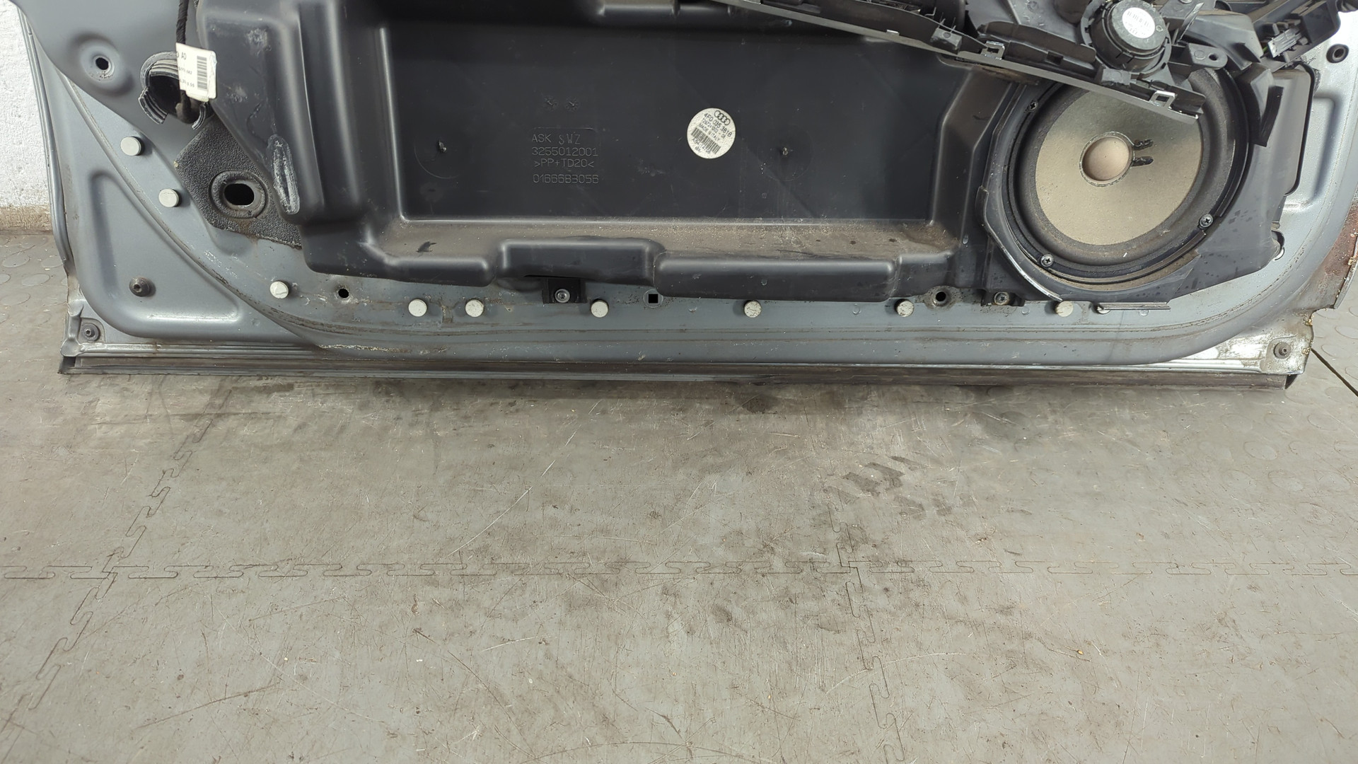 Дверь передняя левая