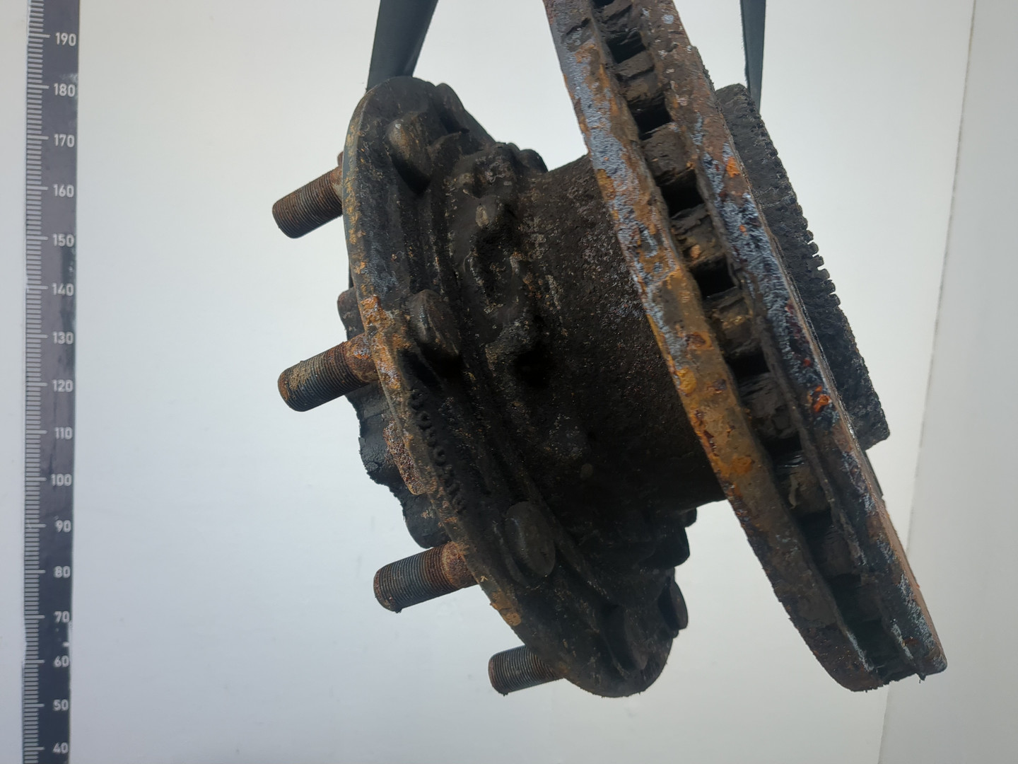 Кулак поворотный задний правый