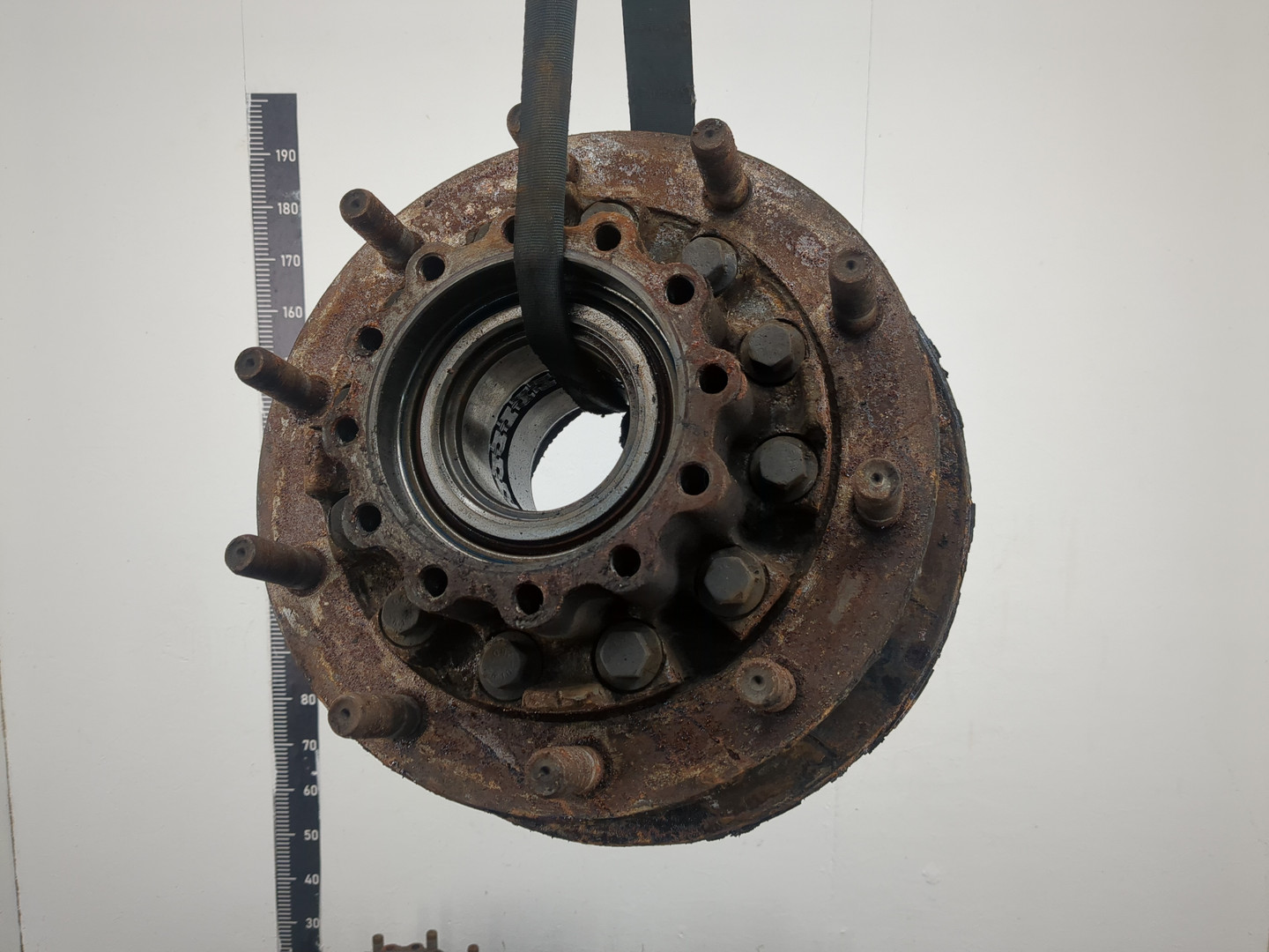 Кулак поворотный задний левый