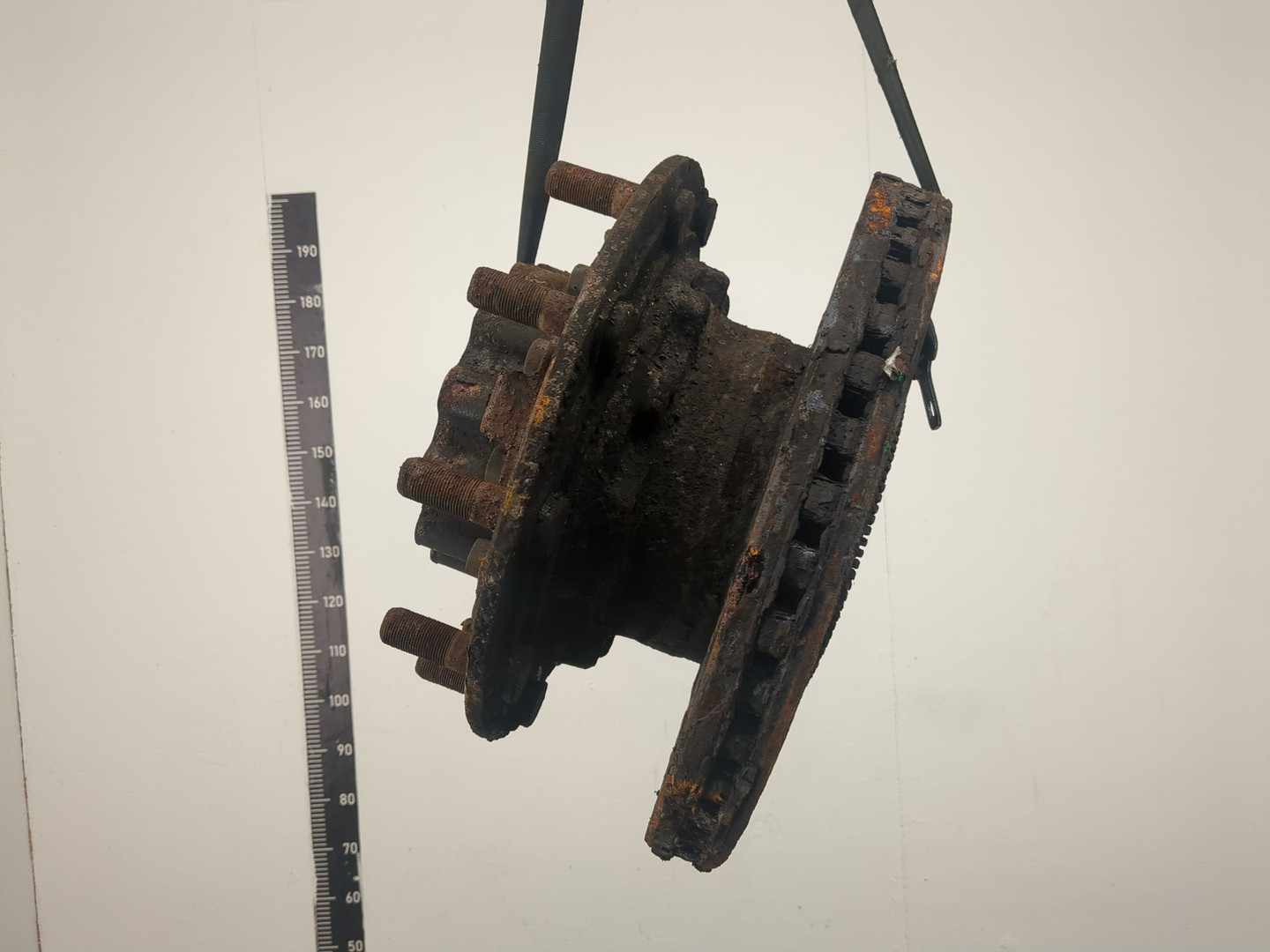 Кулак поворотный задний левый