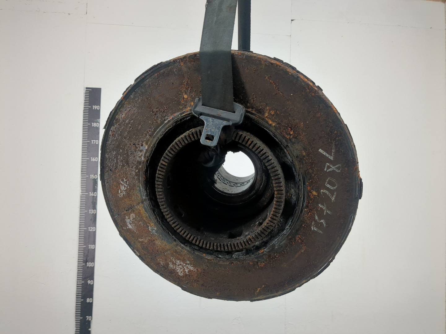 Кулак поворотный задний левый