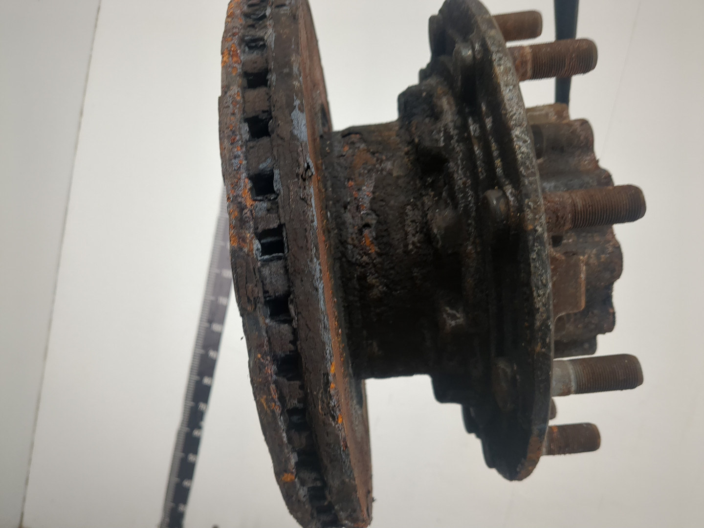 Кулак поворотный задний левый