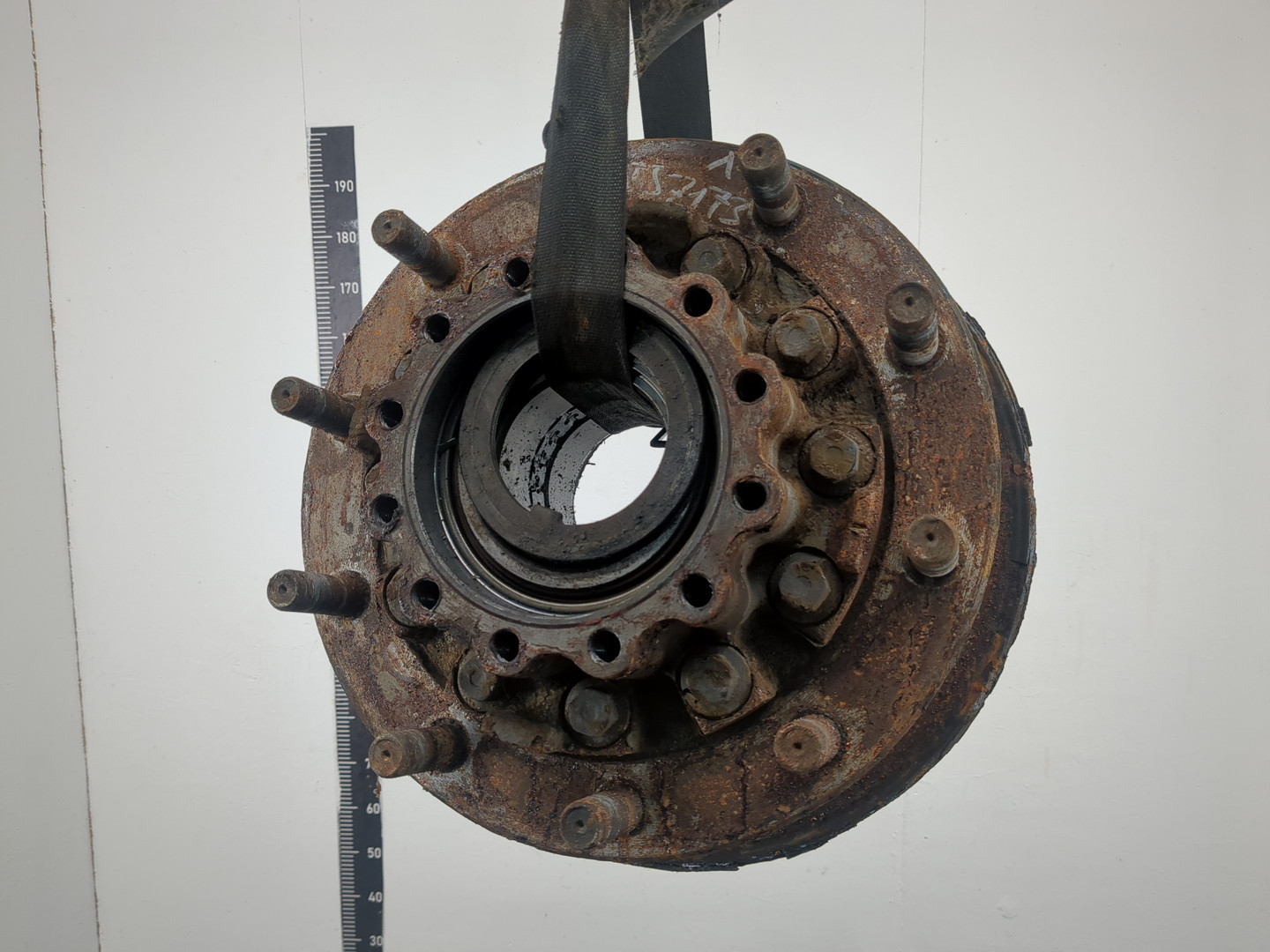 Кулак поворотный задний левый