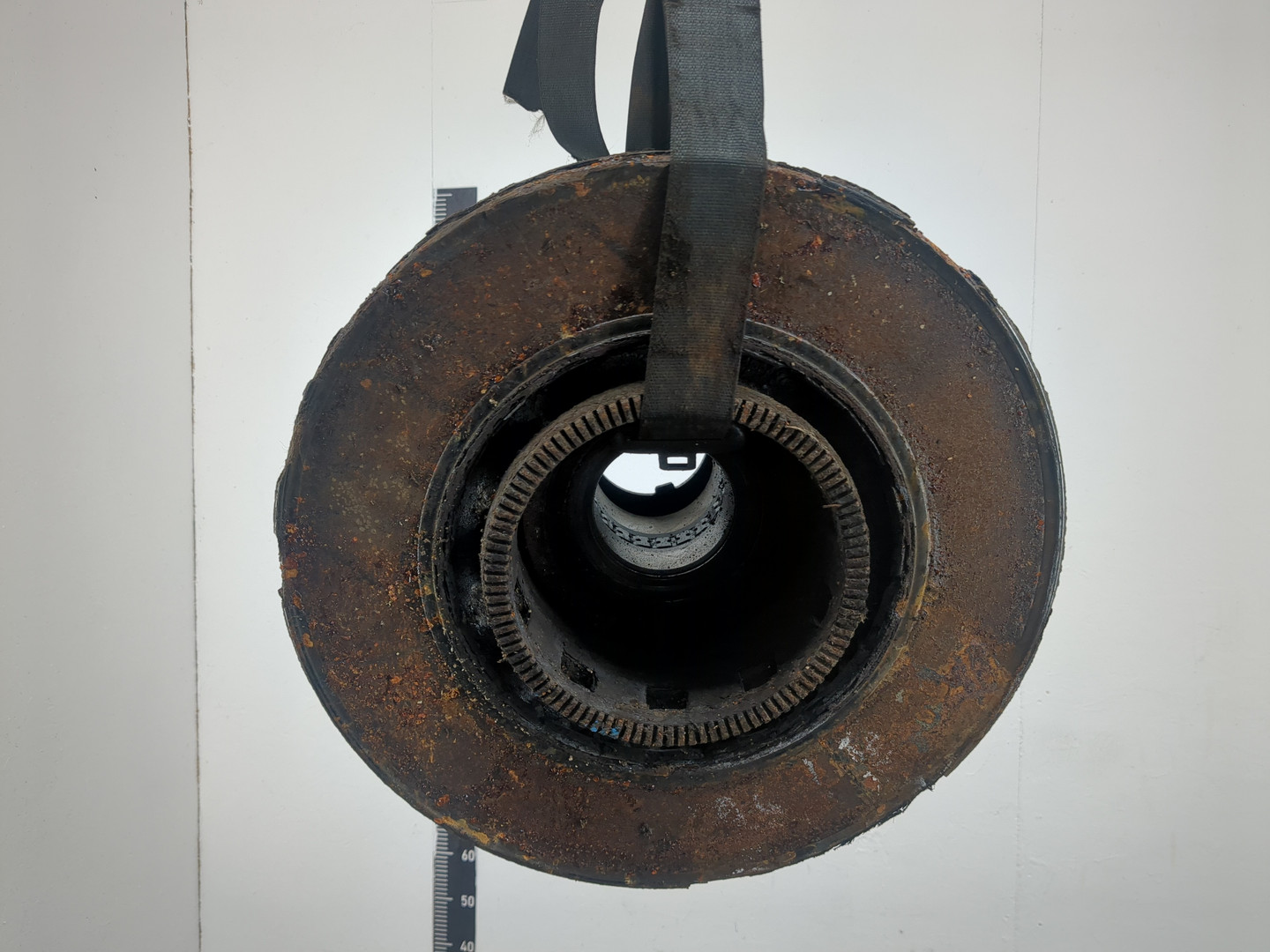 Кулак поворотный задний левый