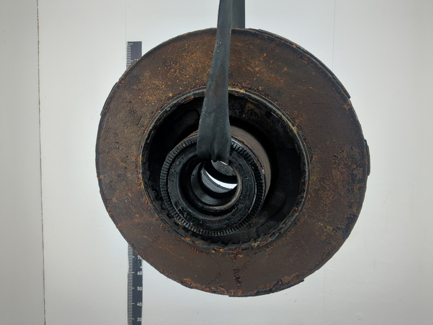 Кулак поворотный передний левый