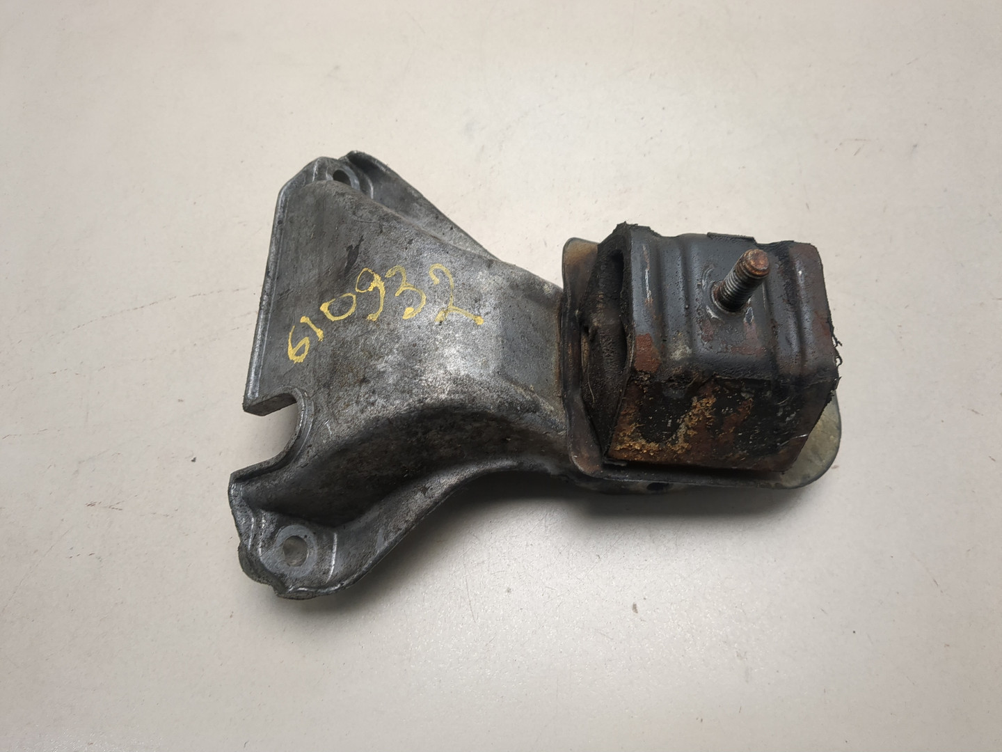 Опора двигателя