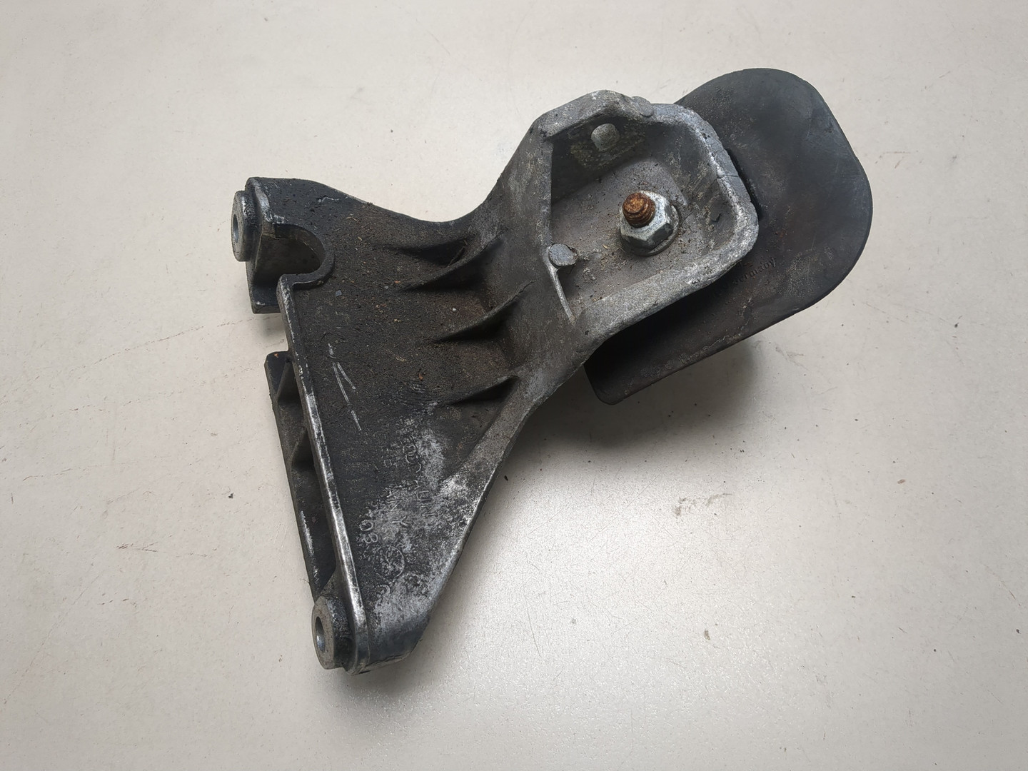 Опора двигателя