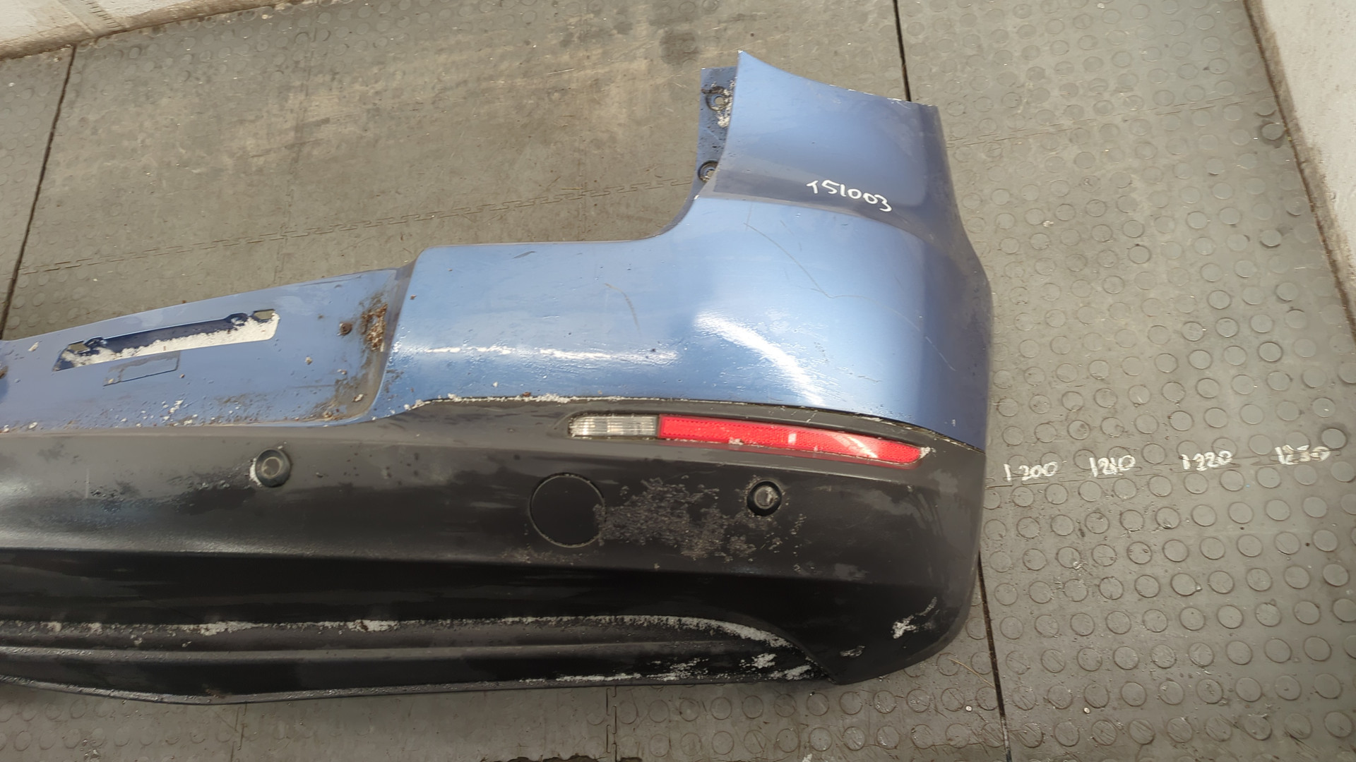 Бампер задний