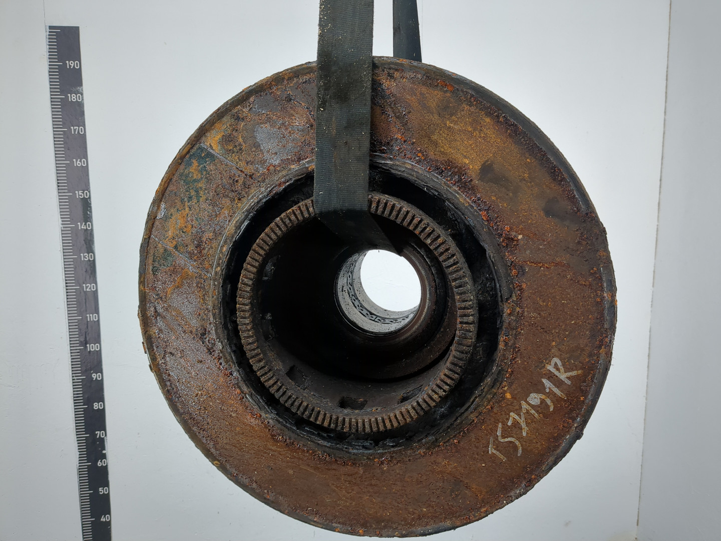 Кулак поворотный задний правый