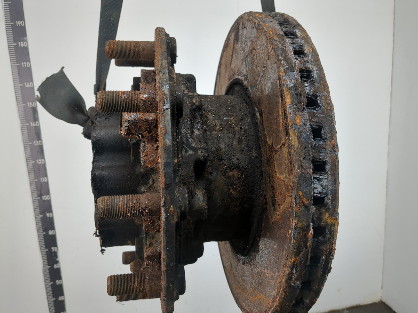 Кулак поворотный задний правый